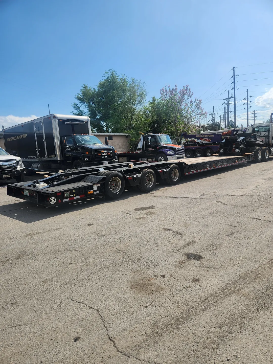 A large trailer truck with many vehicles on it.